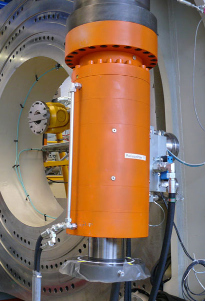 Actuador servohidráulico radial naranja